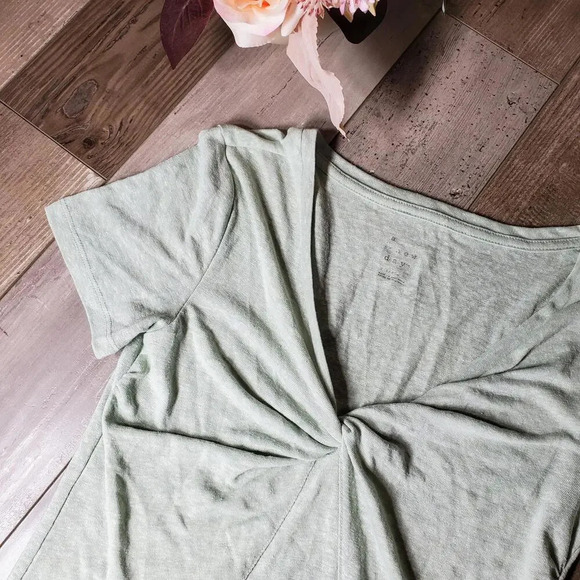 NWT a new day Green V-Neck Twist Front Blouse Top Size X-Small XS - Picture 7 of 12